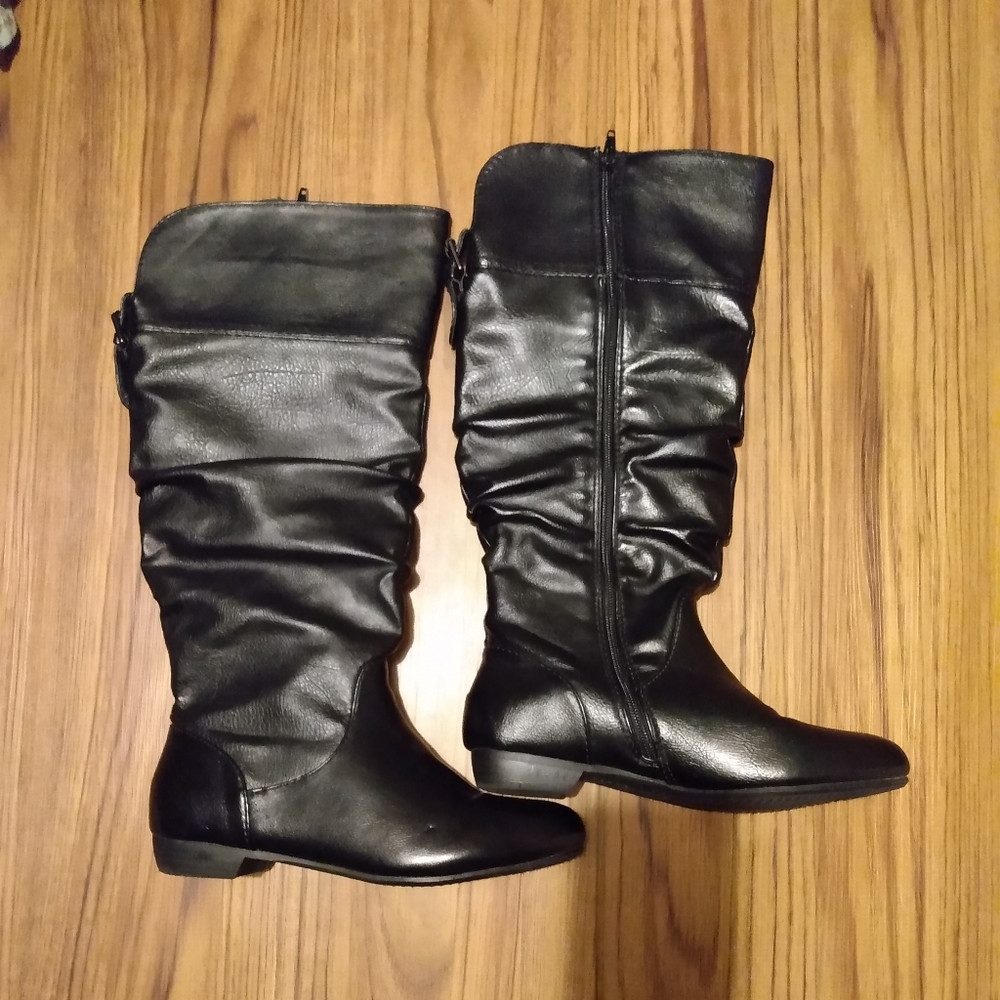 NWOT Hot Cake black boots